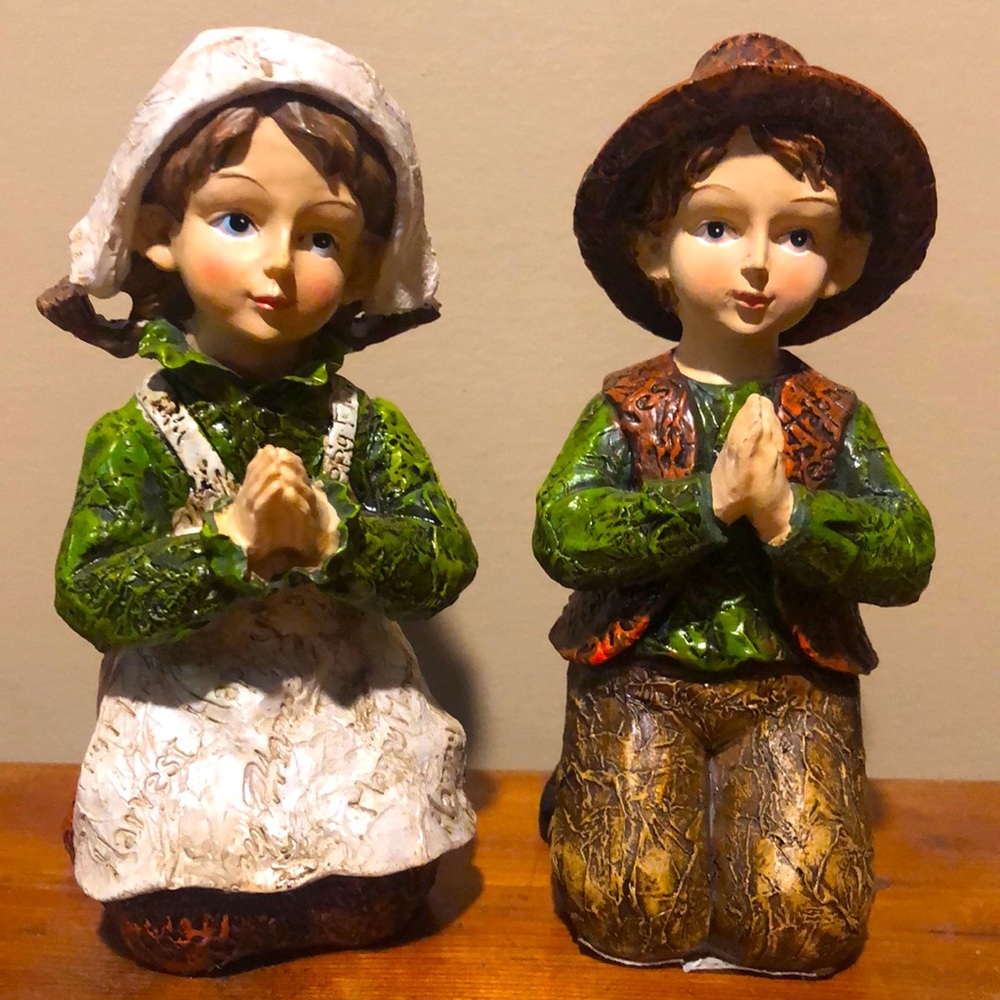 Praying pilgrim boy and girl. Very detailed!